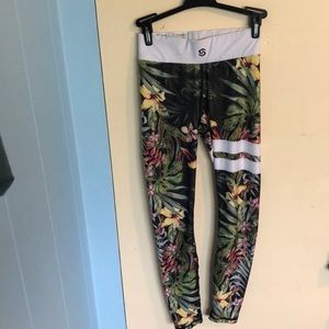 Stronger Label leggings. Vietnam